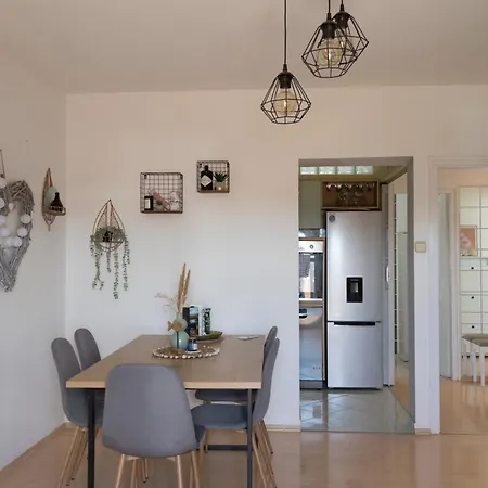 Nest Paulette