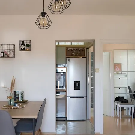 Nest Paulette