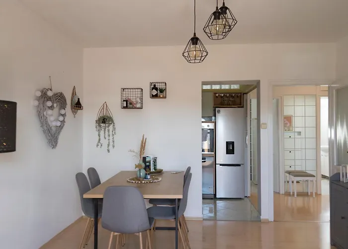 Nest Paulette